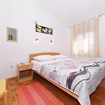 11896a * Božava
