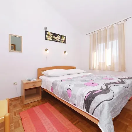11896a * Božava