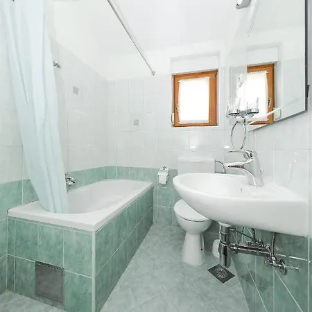 11896a 公寓 Božava